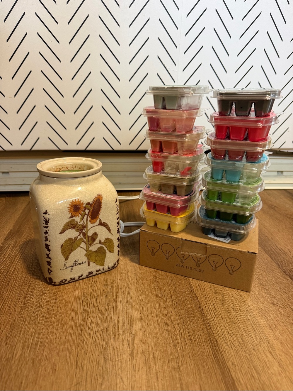 Scentsy Sunflower Wax Melt Warmer with Assorted Wax Melt Pack